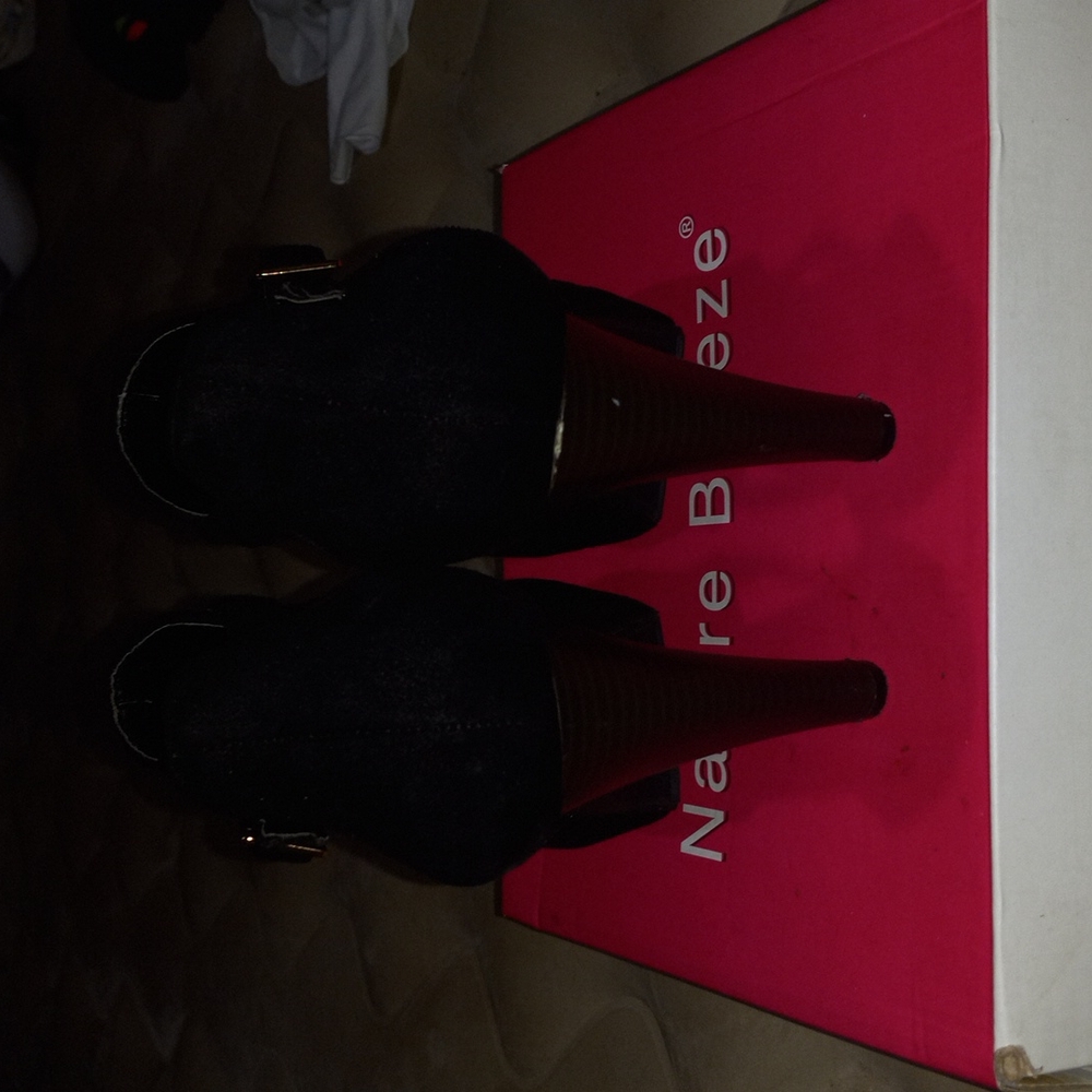 Shoes. - Picture 10 of 10